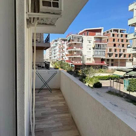 Lägenhet Modern - 5 Min Walk To Sea - Balcony - Ac - Fast Wifi Golem (Tirana)